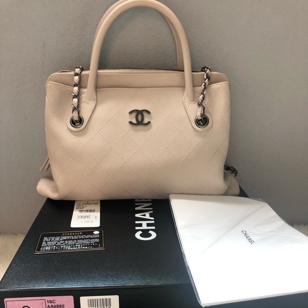 100% authentic CHANEL 16C Large zip shopping tote